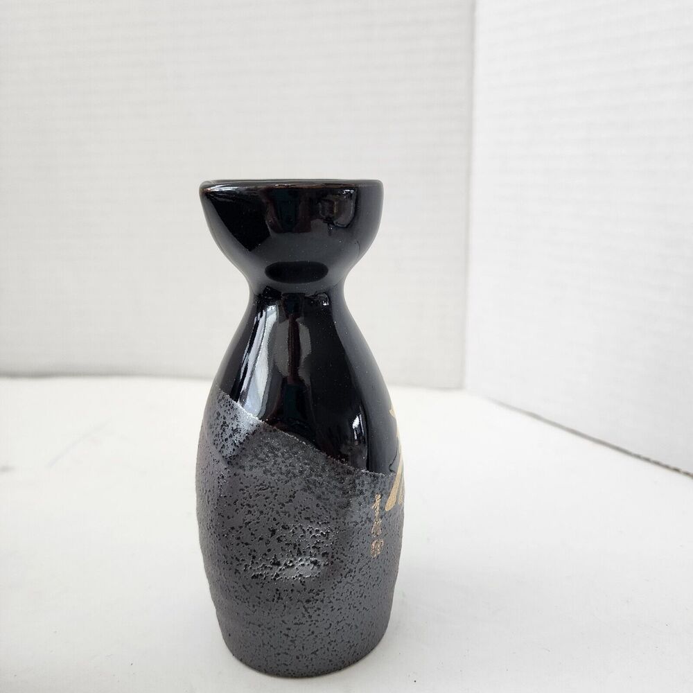 Utsuwa No Yakata Japanese Sake Set Dispenser 4 Cups Black Ceramic New In Box - Picture 6 of 16
